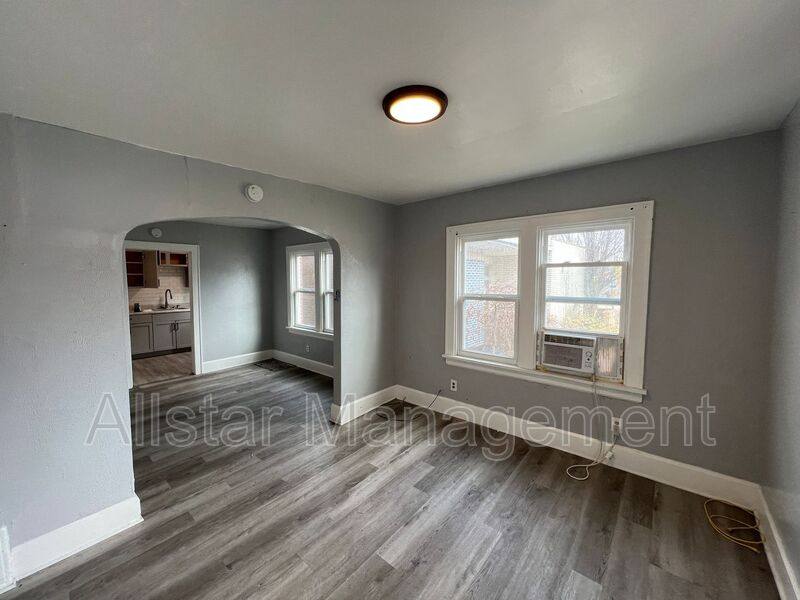 Apartment for rent at 539 E Cuyahoga Falls Ave #1, Akron, OH 44310