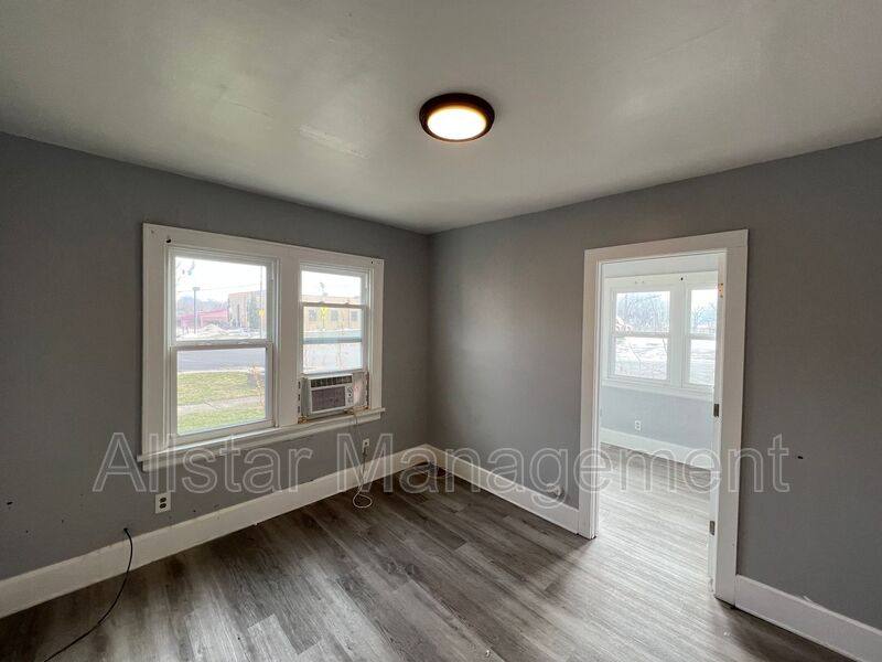 Apartment for rent at 539 E Cuyahoga Falls Ave #1, Akron, OH 44310