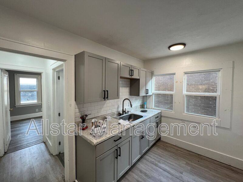 Apartment for rent at 539 E Cuyahoga Falls Ave #1, Akron, OH 44310