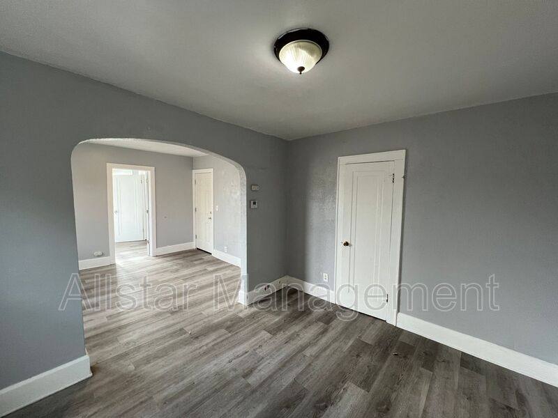 Apartment for rent at 539 E Cuyahoga Falls Ave #1, Akron, OH 44310