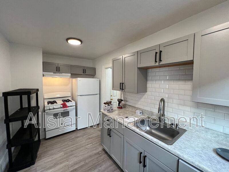 Apartment for rent at 539 E Cuyahoga Falls Ave #1, Akron, OH 44310