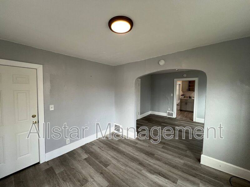 Apartment for rent at 539 E Cuyahoga Falls Ave #1, Akron, OH 44310