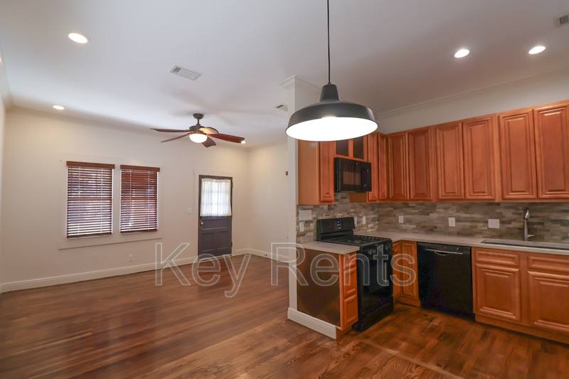 House for rent at 422 N Davis Highway, Pensacola, FL 32501