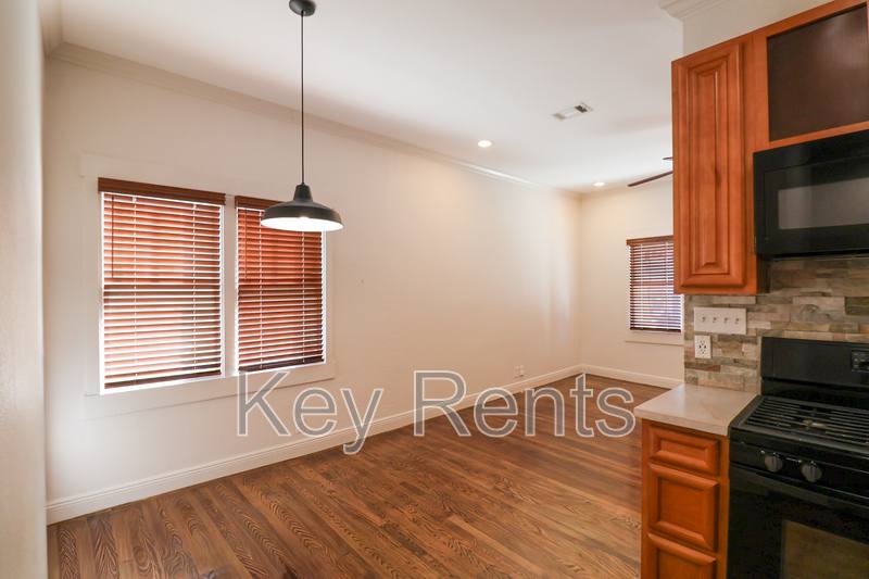 House for rent at 422 N Davis Highway, Pensacola, FL 32501
