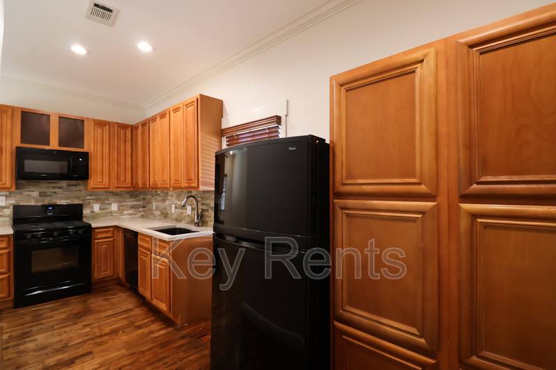 House for rent at 422 N Davis Highway, Pensacola, FL 32501