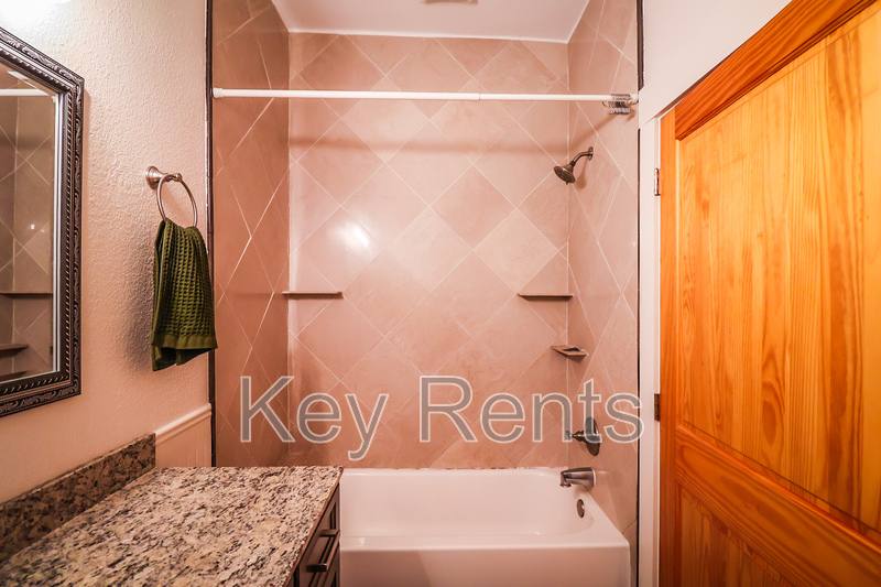 House for rent at 422 N Davis Highway, Pensacola, FL 32501