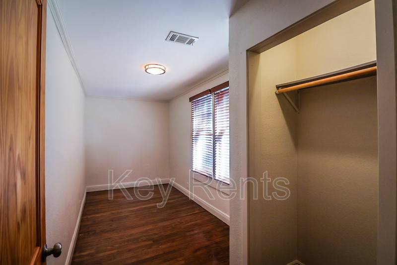 House for rent at 422 N Davis Highway, Pensacola, FL 32501