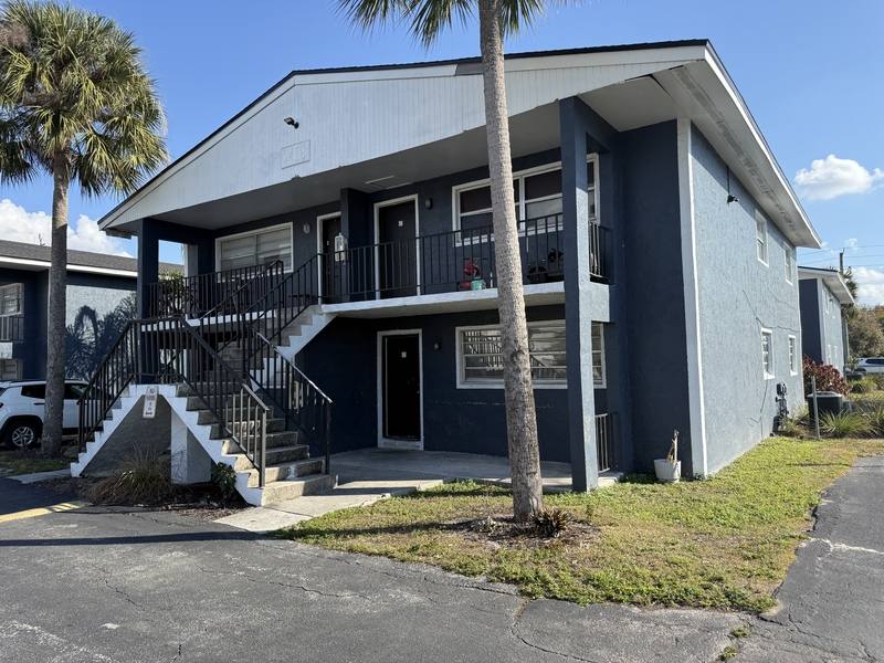 Apartment for rent at 2505-2429 Hanson St #1, Fort Myers, FL 33901