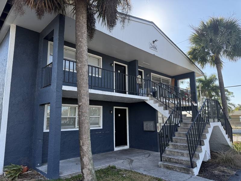 Apartment for rent at 2505-2429 Hanson St #1, Fort Myers, FL 33901