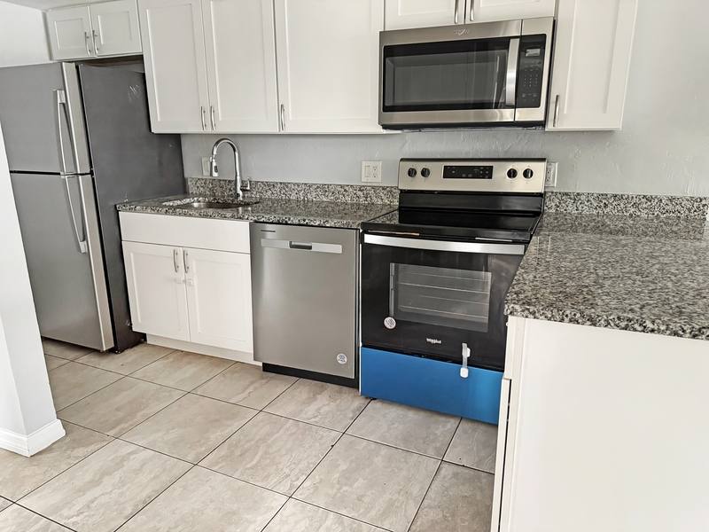 Apartment for rent at 2505-2429 Hanson St #1, Fort Myers, FL 33901