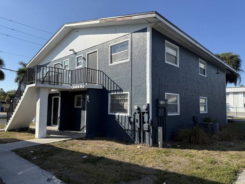 Apartment for rent at 2505-2429 Hanson St #1, Fort Myers, FL 33901