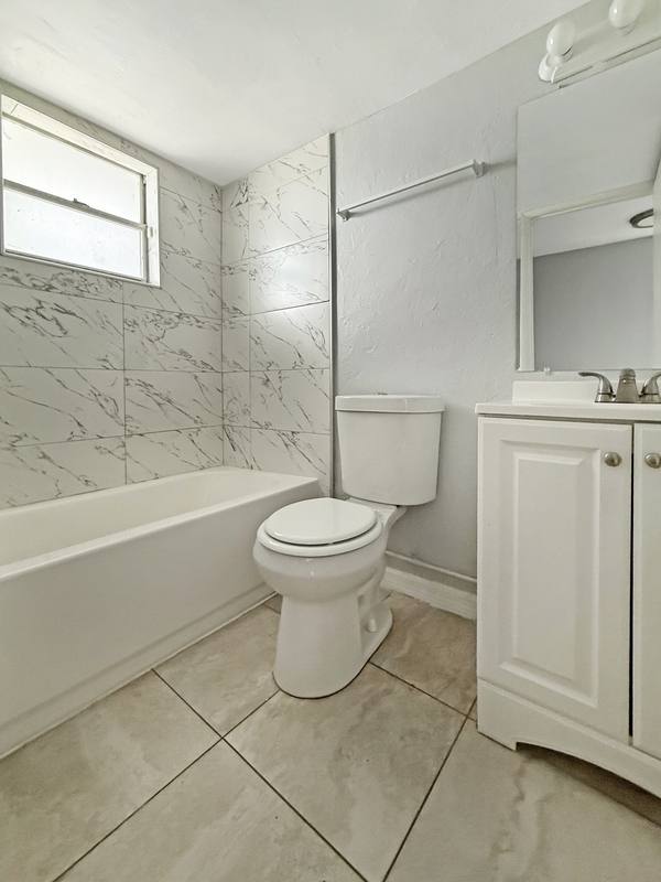 Apartment for rent at 2505-2429 Hanson St #1, Fort Myers, FL 33901