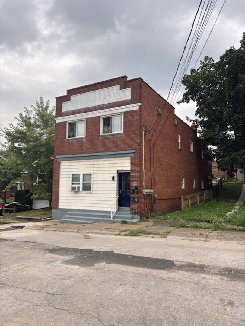 Apartment for rent at 812 Indiana Ave, Glassport, PA 15045