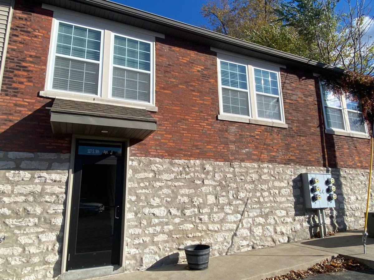 Apartment for rent at 327 S 8th St, Quincy, IL 62301
