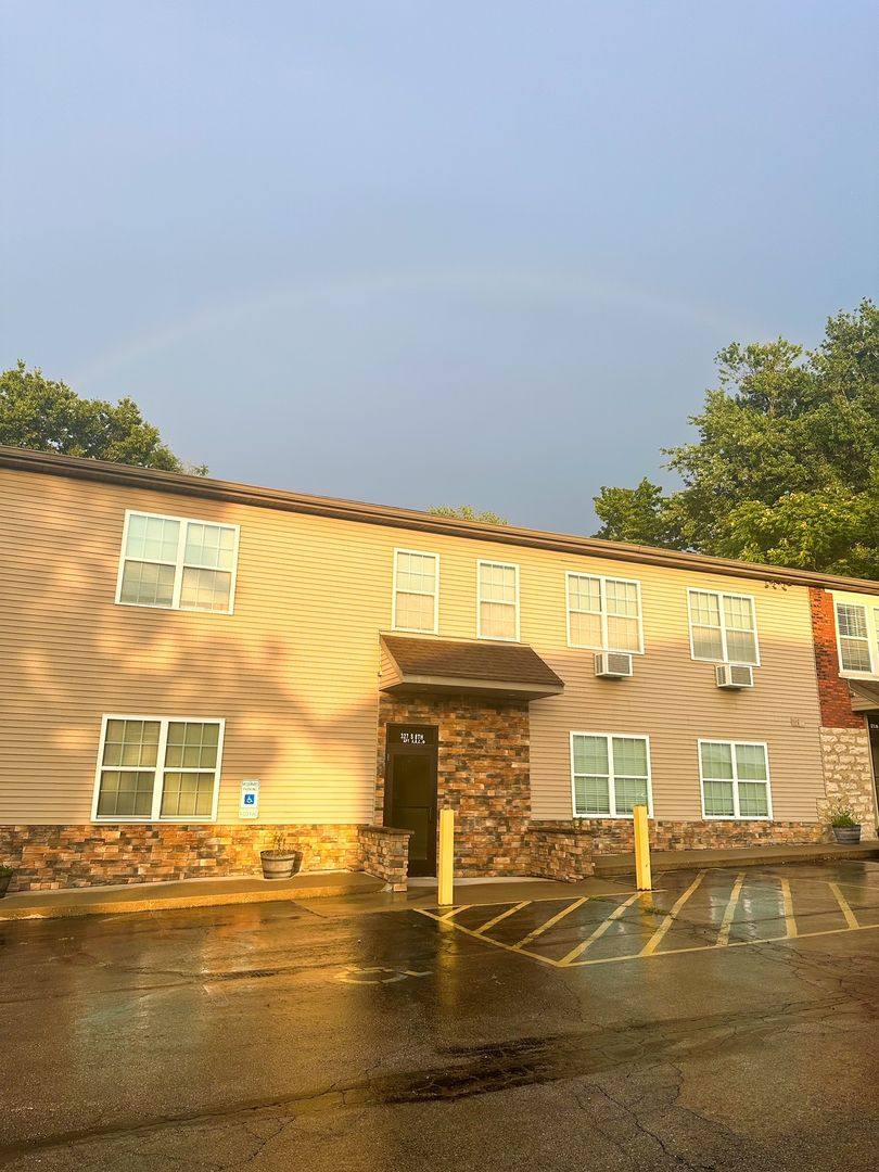 Apartment for rent at 327 S 8th St, Quincy, IL 62301