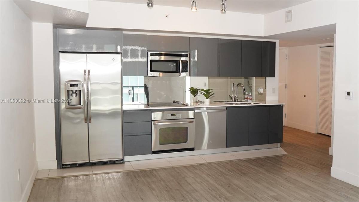 Apartment for rent at 31 SE 6th St #1108, Miami, FL 33131