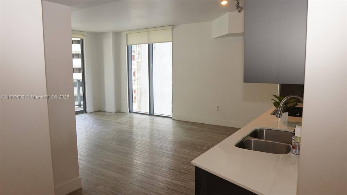 Apartment for rent at 31 SE 6th St #1108, Miami, FL 33131