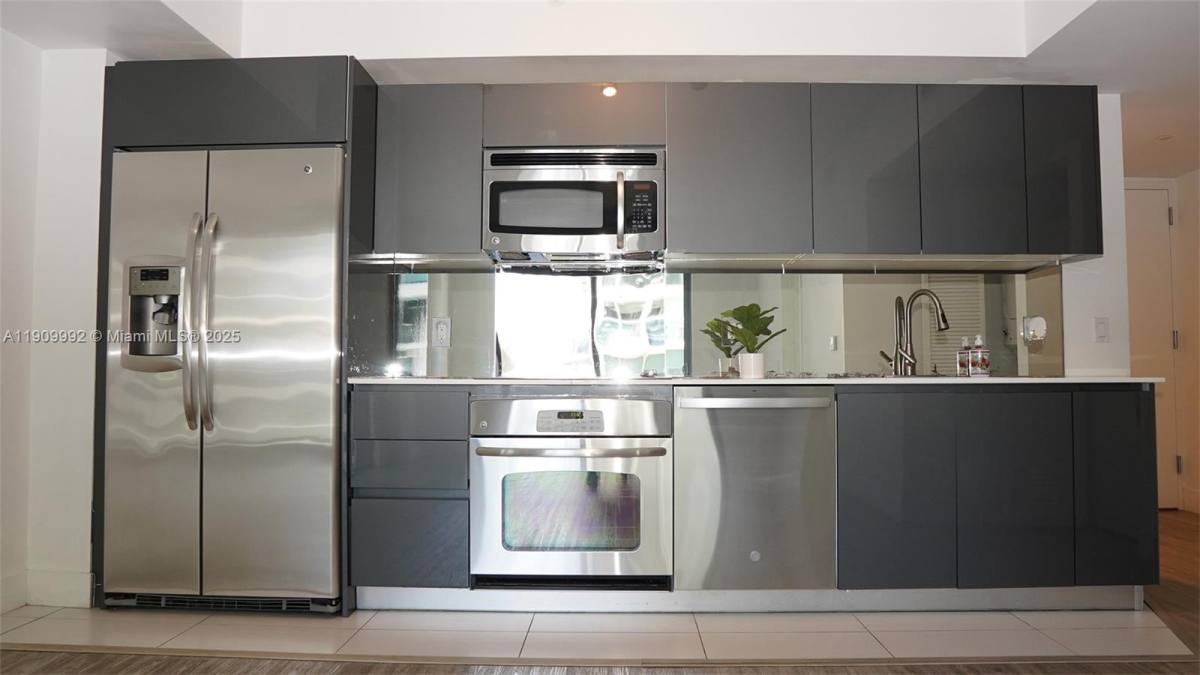 Apartment for rent at 31 SE 6th St #1108, Miami, FL 33131