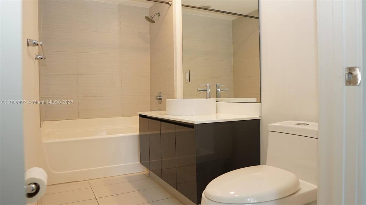 Apartment for rent at 31 SE 6th St #1108, Miami, FL 33131