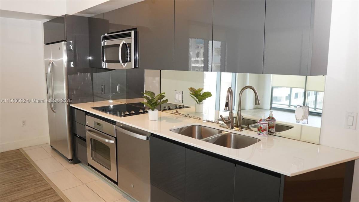 Apartment for rent at 31 SE 6th St #1108, Miami, FL 33131