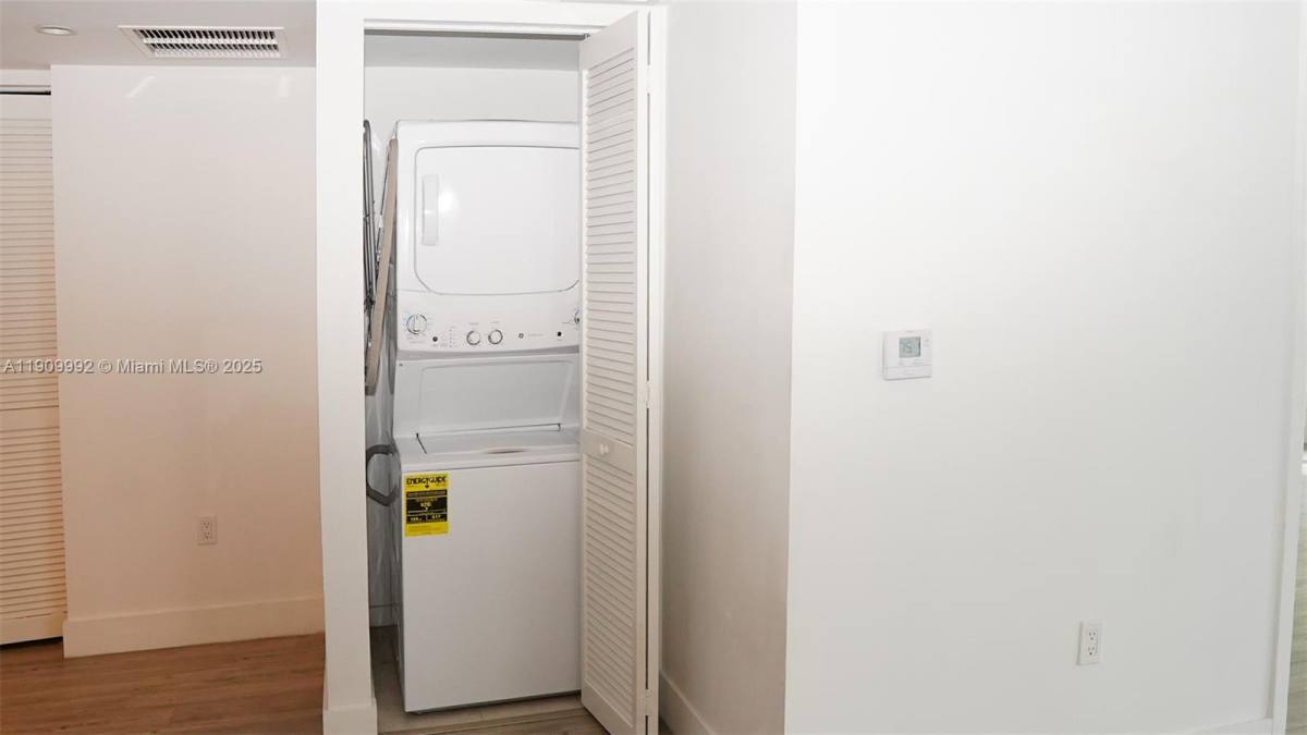Apartment for rent at 31 SE 6th St #1108, Miami, FL 33131