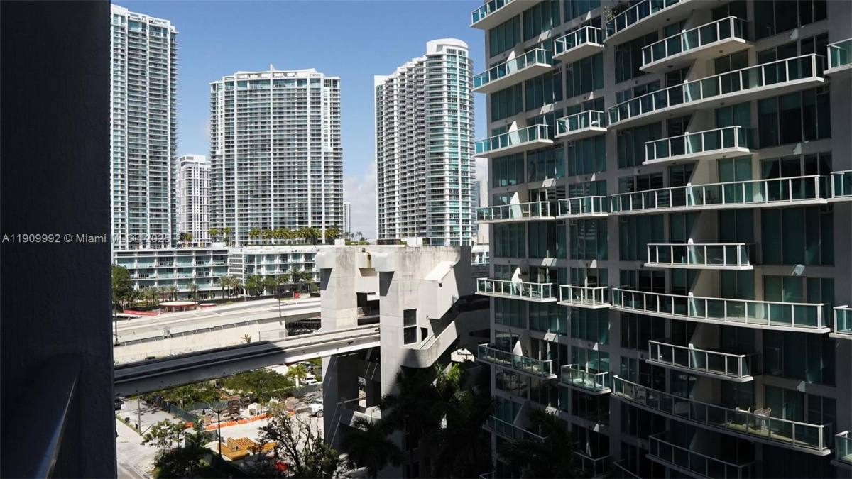 Apartment for rent at 31 SE 6th St #1108, Miami, FL 33131