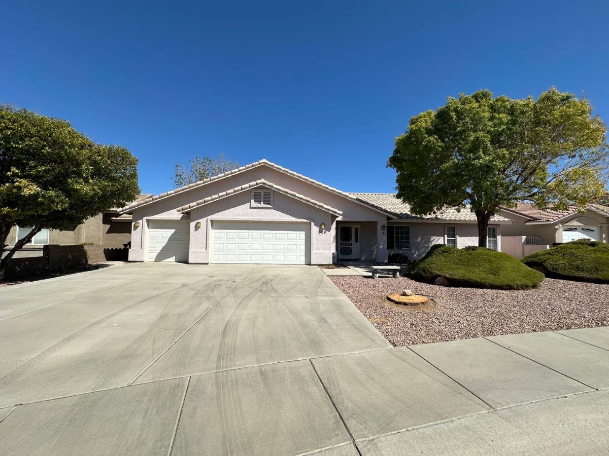 House for rent at 660 Country Club Dr, Kingman, AZ 86401