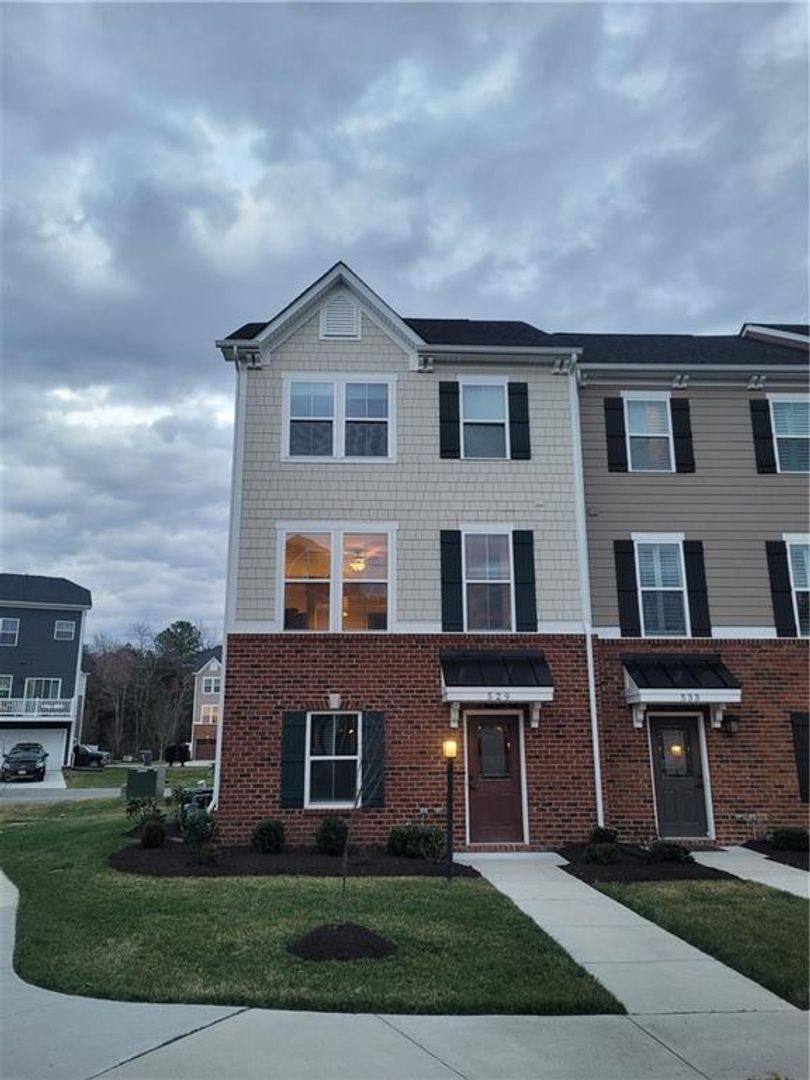 Townhouse for rent at 529 Crofton Village Trace, Midlothian, VA 23114