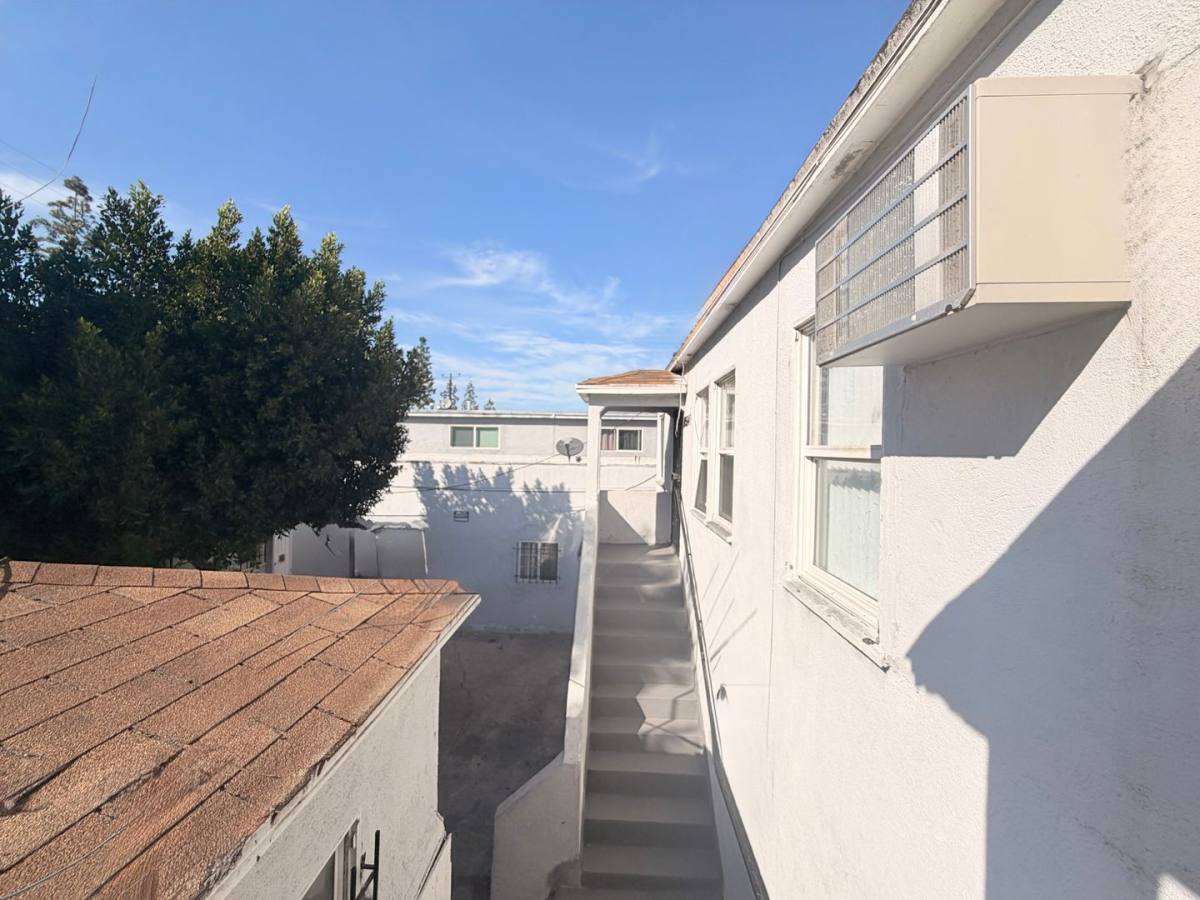 Apartment for rent at 10516 1 2 S Vermont Ave, Los Angeles, CA 90044