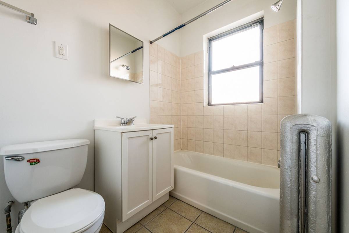 Apartment for rent at 7110-18 S Ridgeland Ave, Chicago, IL 60649