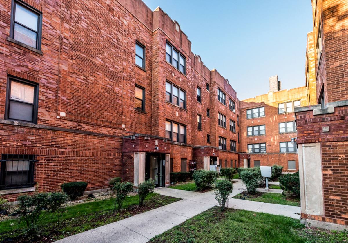 Apartment for rent at 7110-18 S Ridgeland Ave, Chicago, IL 60649