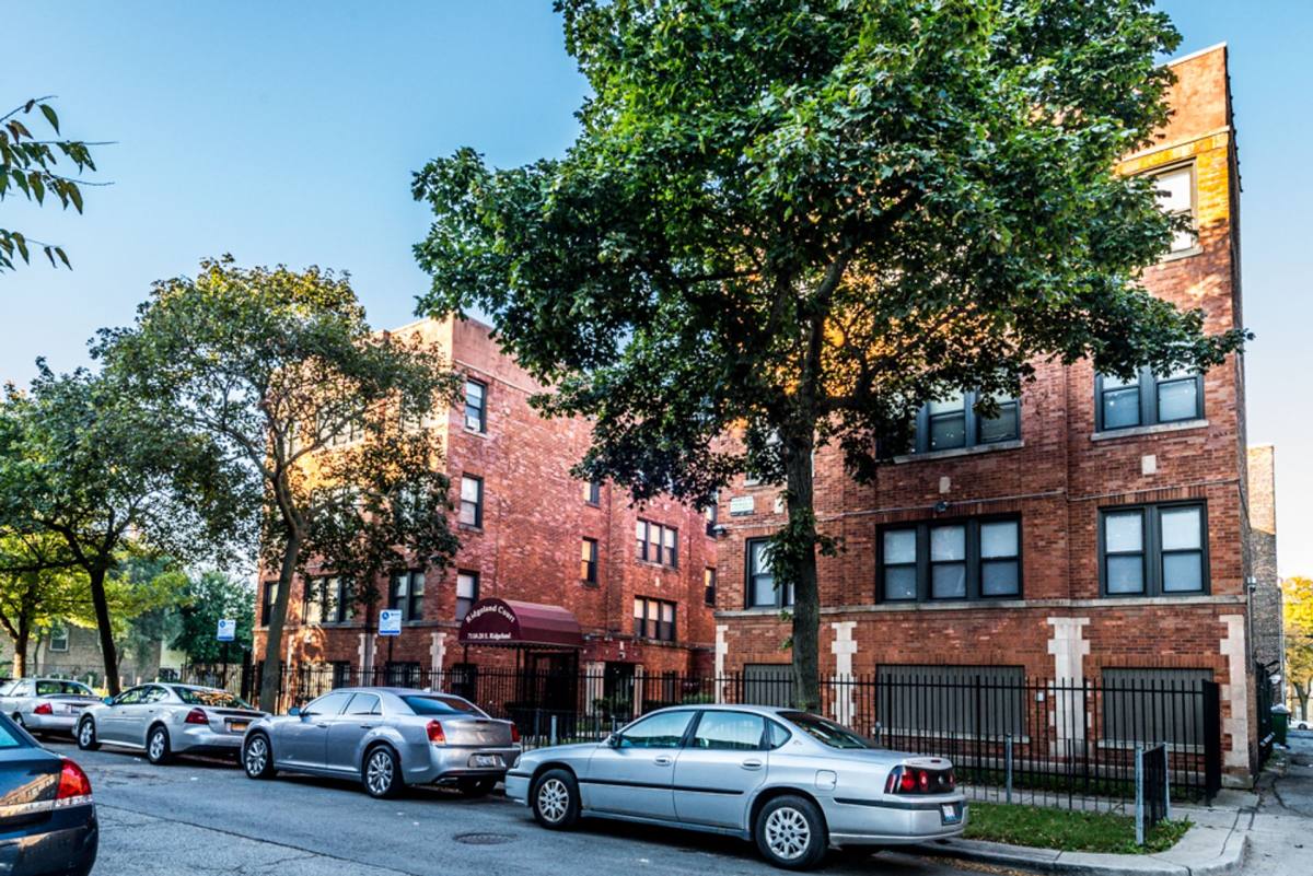 Apartment for rent at 7110-18 S Ridgeland Ave, Chicago, IL 60649
