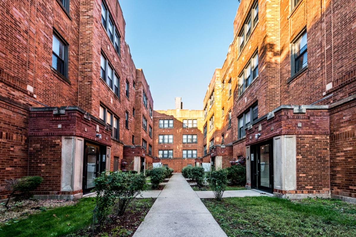 Apartment for rent at 7110-18 S Ridgeland Ave, Chicago, IL 60649