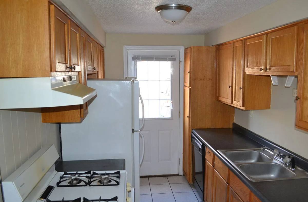 House for rent at 1827 Parkdale Dr, Champaign, IL 61821