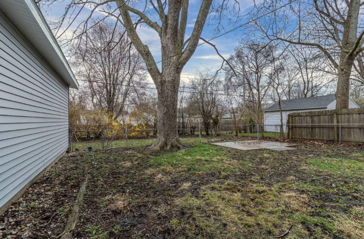 House for rent at 1827 Parkdale Dr, Champaign, IL 61821