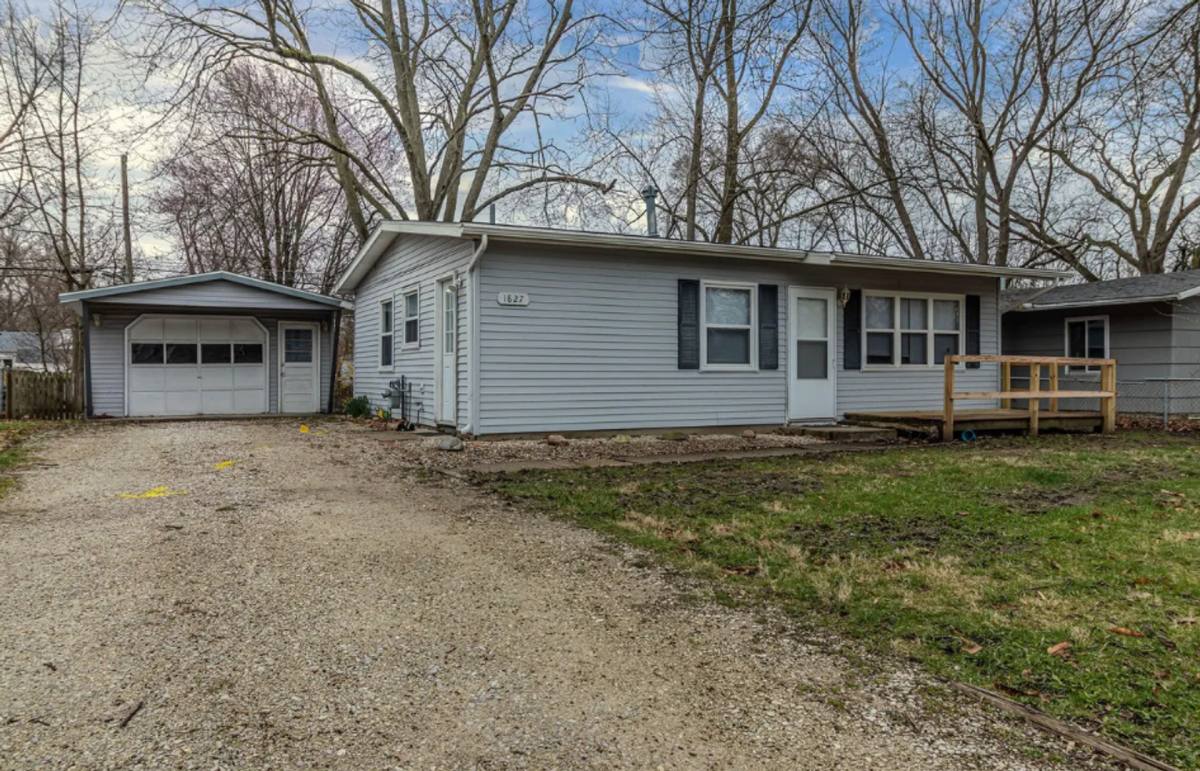 House for rent at 1827 Parkdale Dr, Champaign, IL 61821