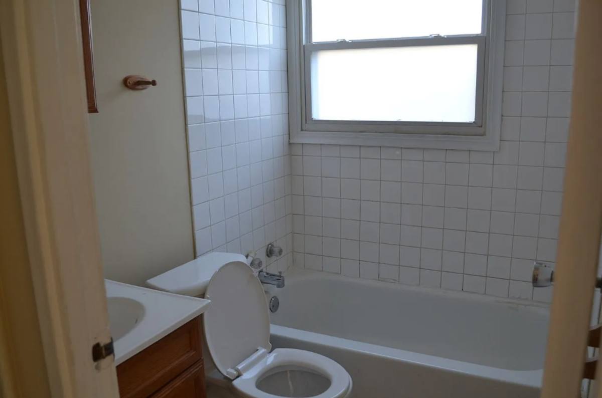 House for rent at 1827 Parkdale Dr, Champaign, IL 61821
