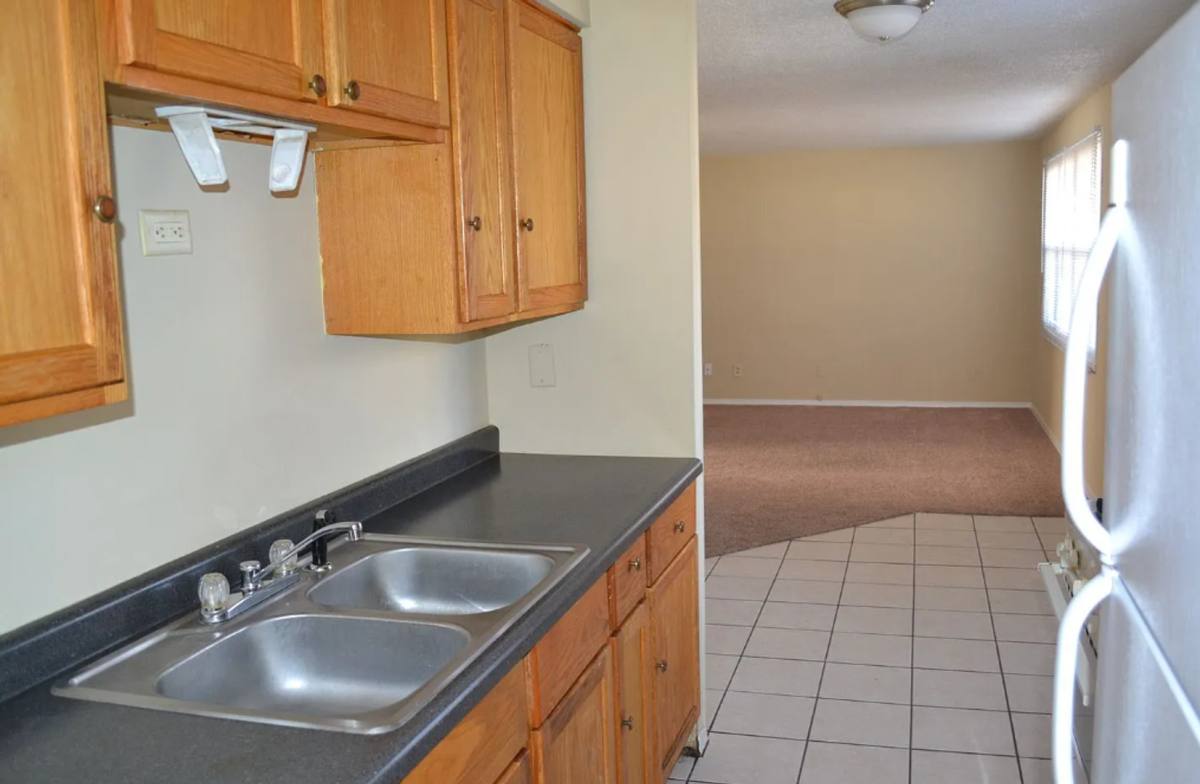 House for rent at 1827 Parkdale Dr, Champaign, IL 61821