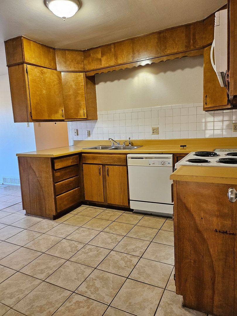 Apartment for rent at 47 Douglas Lane, Pueblo, CO 81001
