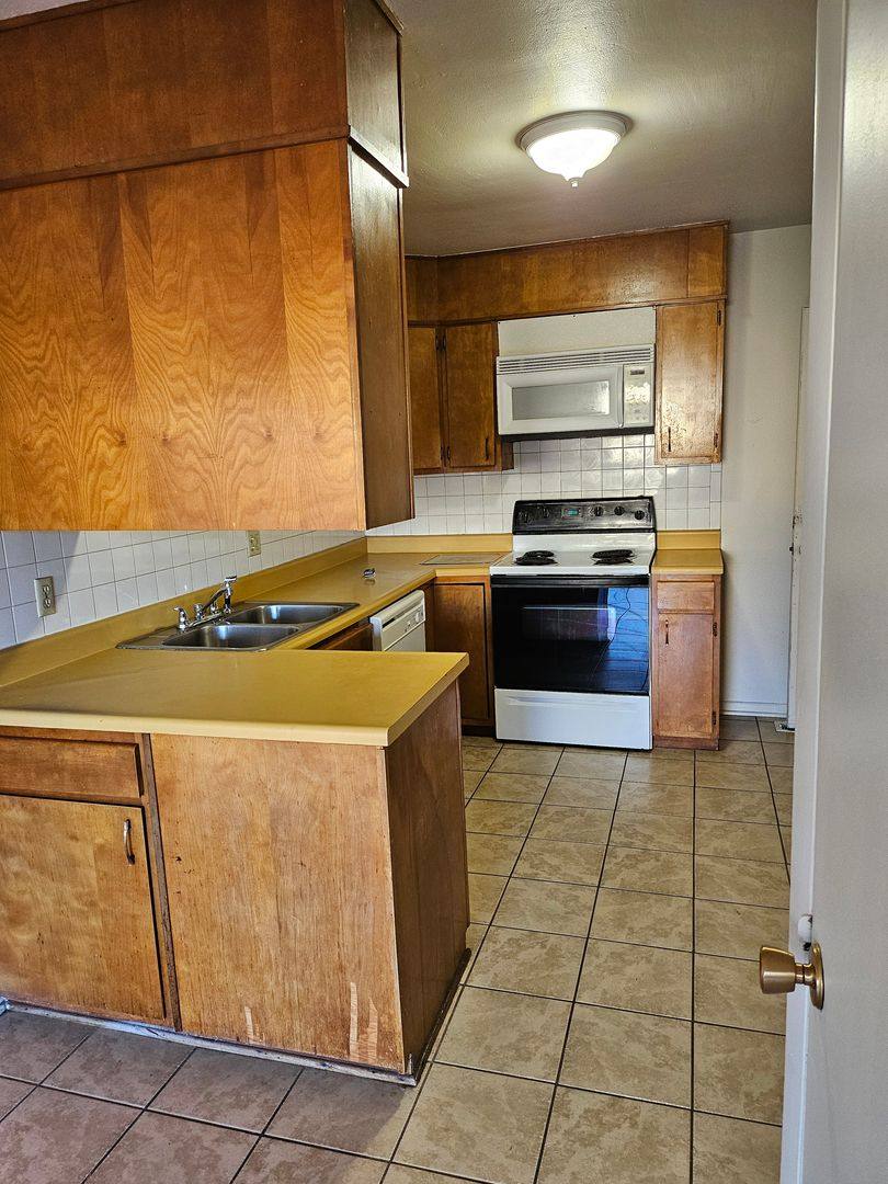 Apartment for rent at 47 Douglas Lane, Pueblo, CO 81001