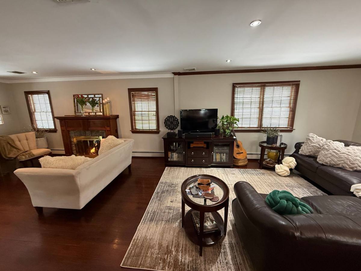 House for rent at 20 Mayfair Court, Freeport, NY 11520