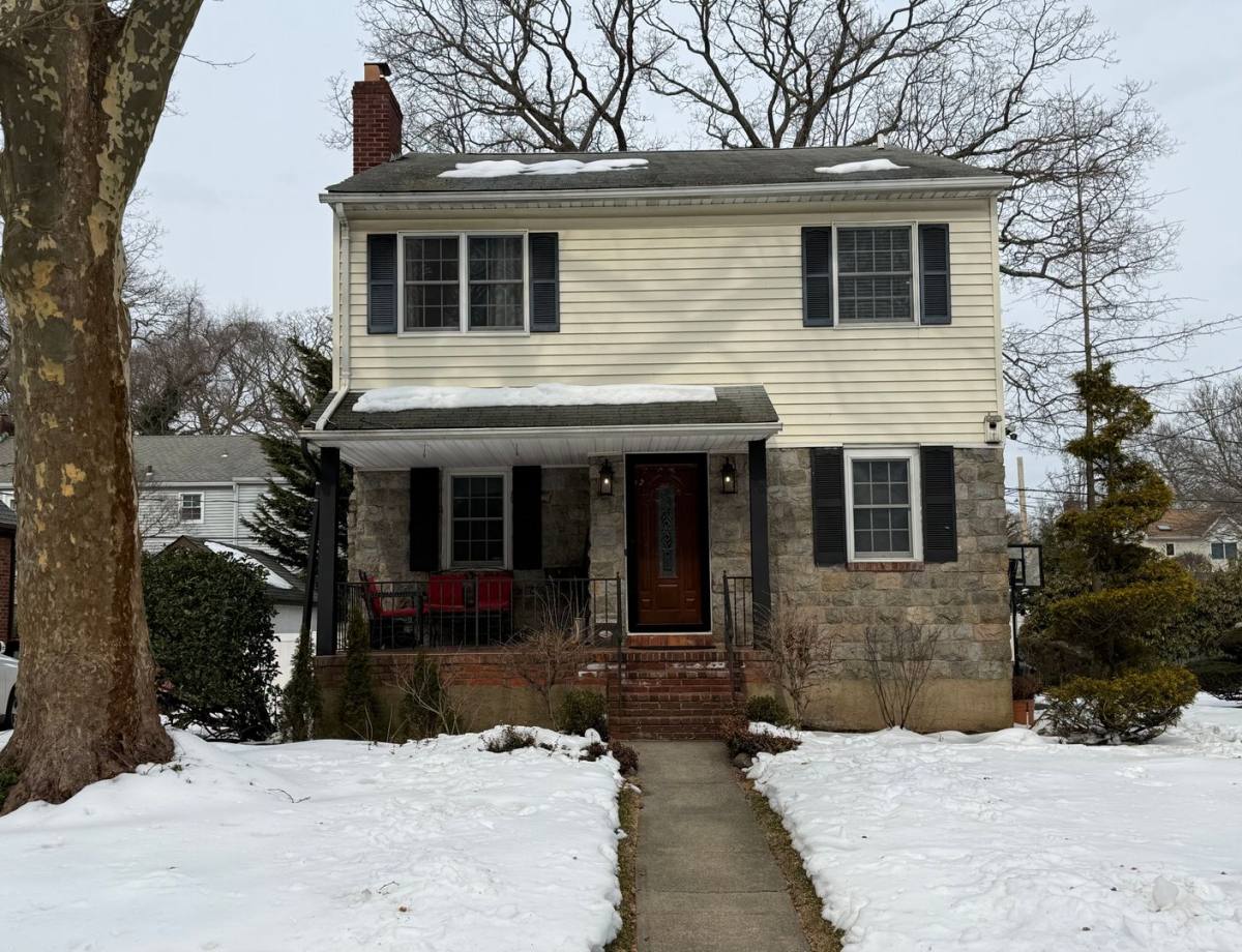 House for rent at 20 Mayfair Court, Freeport, NY 11520