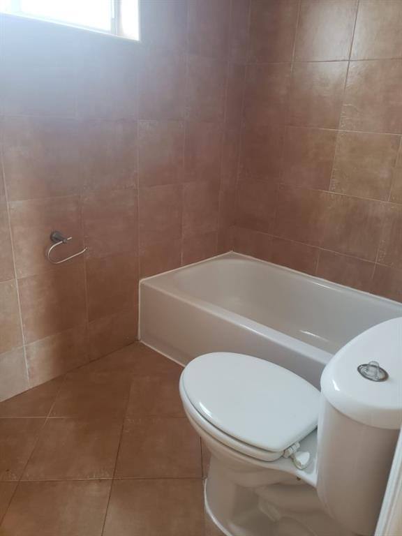 Apartment for rent at 717 NE 10th Ave #717-3, Hallandale, FL 33009