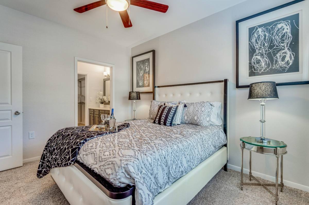Apartment for rent at 7550 Kirby Dr #PK1, Houston, TX 77030
