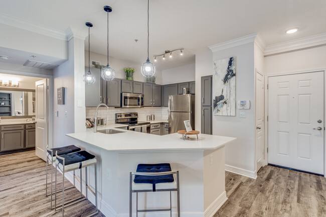 Apartment for rent at 7550 Kirby Dr #PK1, Houston, TX 77030