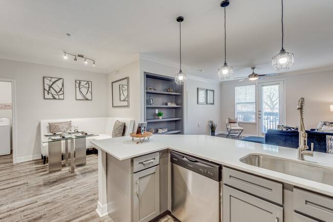 Apartment for rent at 7550 Kirby Dr #PK1, Houston, TX 77030