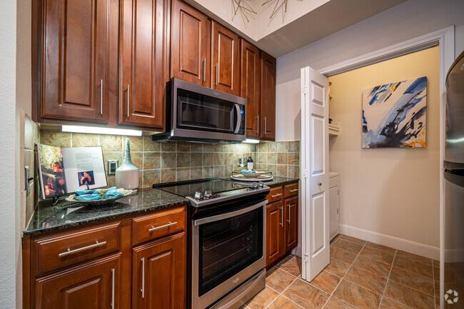 Apartment for rent at 320 Jackson Hill St #JH2, Houston, TX 77007