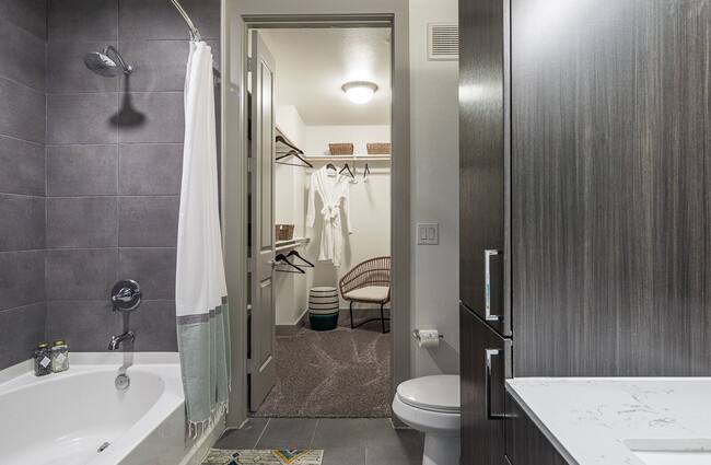 Apartment for rent at 3030 Summer St #BSS1, Houston, TX 77007