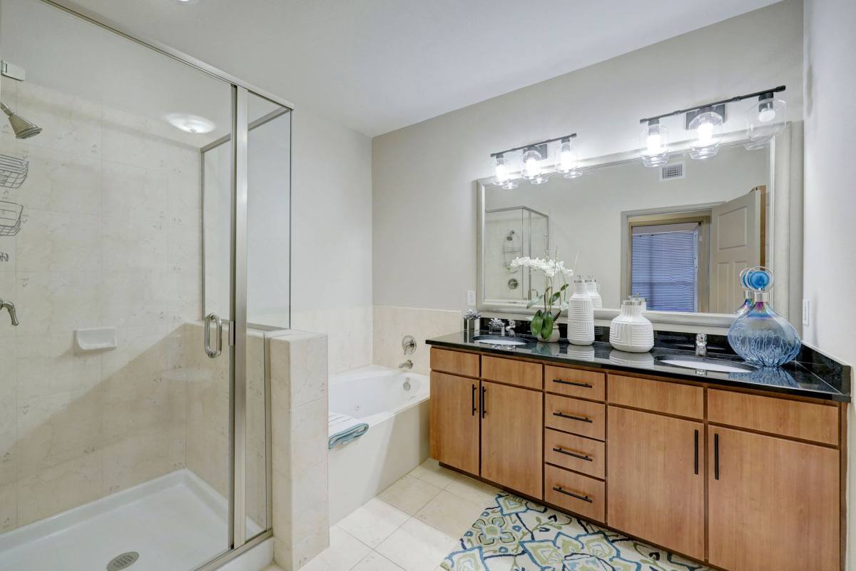 Apartment for rent at 2401 S Gessner Rd #VLA1, Houston, TX 77063
