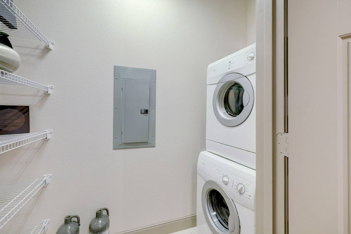 Apartment for rent at 2401 S Gessner Rd #VLA1, Houston, TX 77063